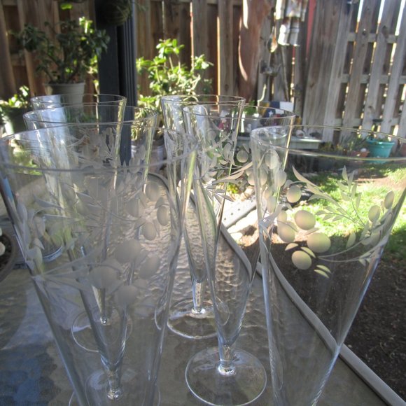 Vintage MCM Delicate Etched Crystal Etched Tall Champayne Flutes Set of 2 - Picture 6 of 8